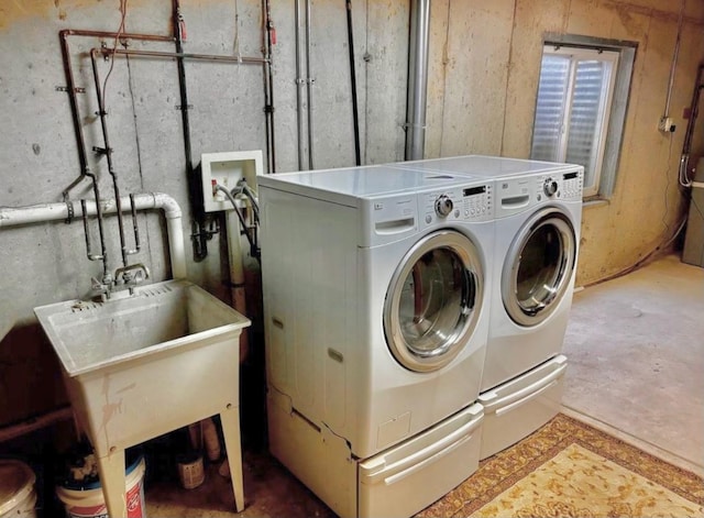 34165 N Goldenrod Rd, Round Lake, IL 60073 - laundry area with independent washer and dryer