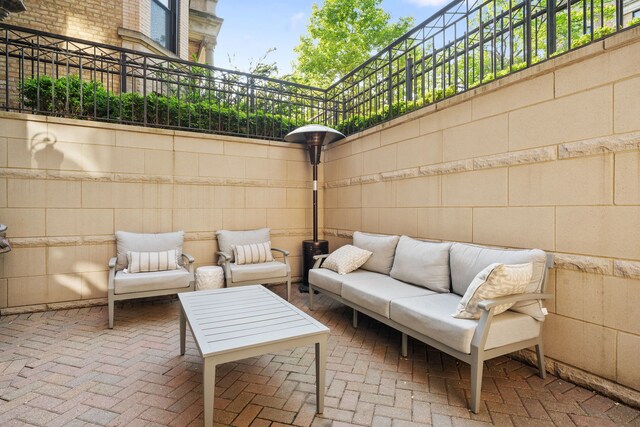 663 W Wellington Ave Unit 1, Chicago, IL 60657 - view of patio with outdoor lounge area