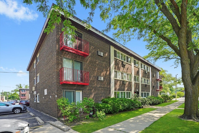8500 Skokie Blvd Unit 3D, Skokie, IL 60077 - view of building exterior featuring uncovered parking