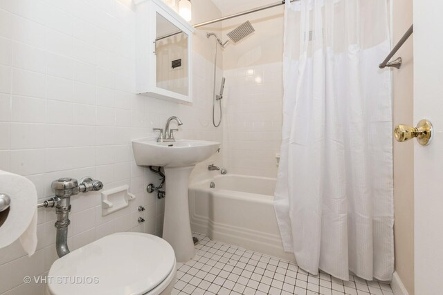 4960 N Marine Dr Unit 720, Chicago, IL 60640 - full bath with shower / tub combo with curtain, tile patterned flooring, and tile walls
