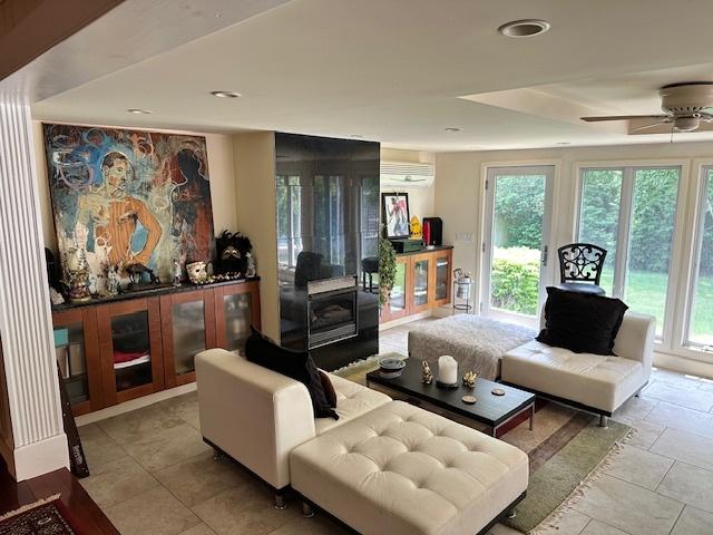 22 Greencroft Dr, Champaign, IL 61821 - living area featuring recessed lighting and ceiling fan