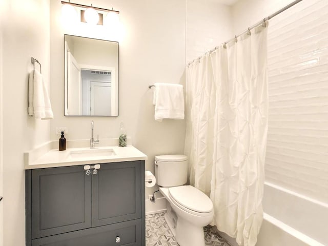 2745 N Greenview Ave Unit 2, Chicago, IL 60614 - full bath featuring vanity, toilet, shower / bath combo, and baseboards