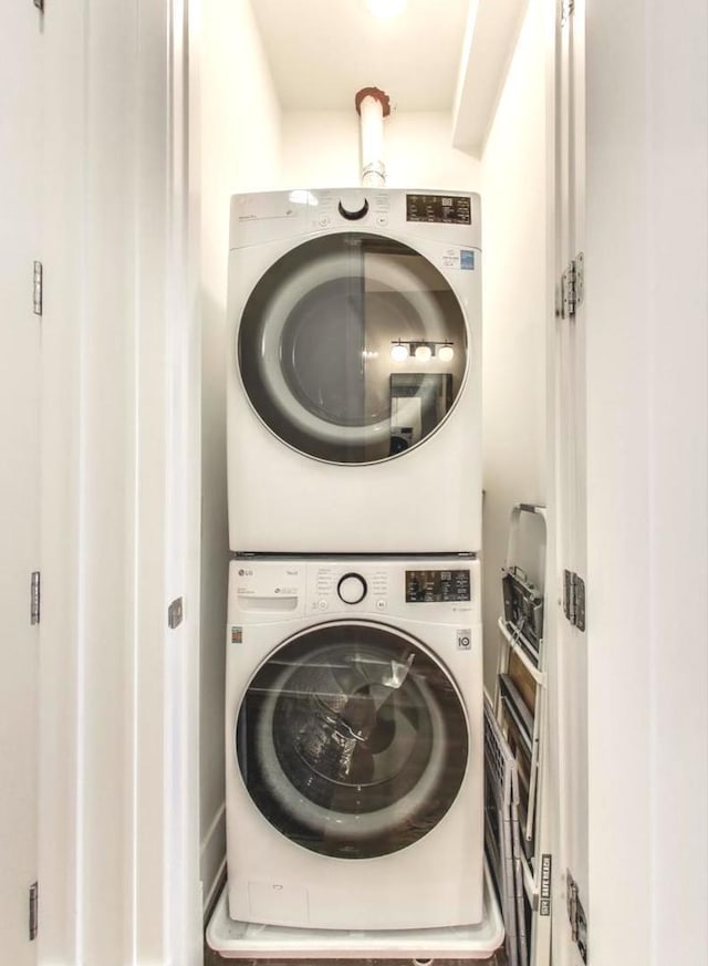 2745 N Greenview Ave Unit 2, Chicago, IL 60614 - laundry area with estacked washer and dryer