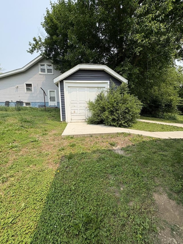 903 E Behrends Ave, Peoria, IL 61603 - view of grassy yard with an outdoor structure
