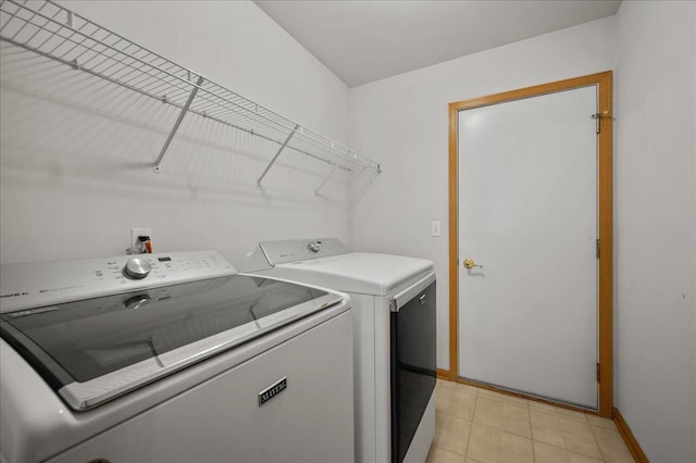 249 Spring Ct, North Aurora, IL 60542 - laundry area featuring washing machine and clothes dryer and baseboards