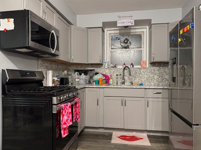 480 E 163rd St, South Holland, IL 60473 - kitchen with stainless steel appliances, a sink, tasteful backsplash, and gray cabinetry
