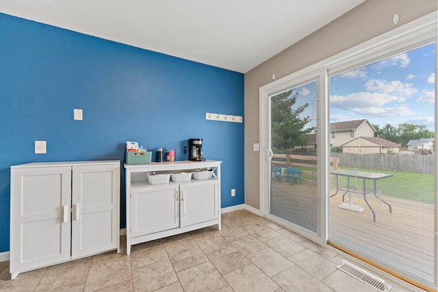 5724 Pierce Ln, South Beloit, IL 61080 - bar featuring baseboards