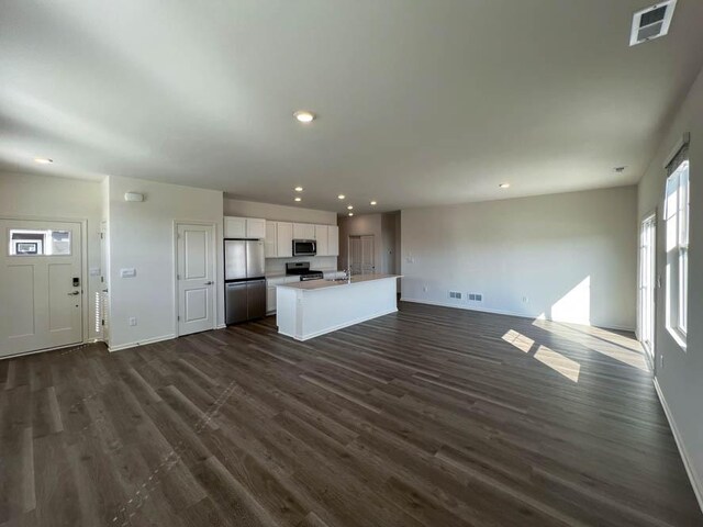 1097 Savannah Ln, Pingree Grove, IL 60140 - unfurnished living room with baseboards, dark wood-style flooring, recessed lighting, and a sink
