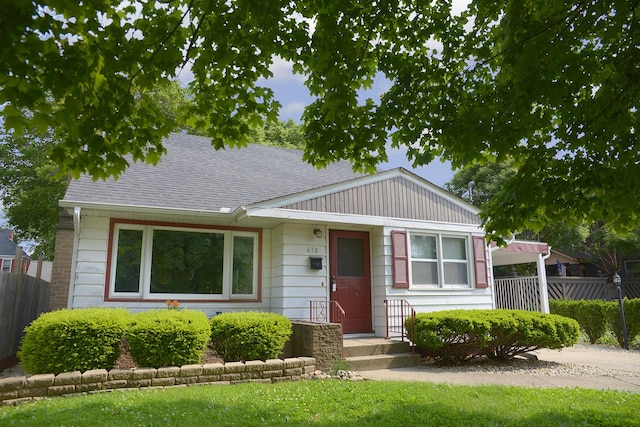 610 E Main St, Ottawa, IL 61350 - bungalow-style home with a shingled roof