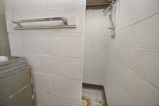 610 E Main St, Ottawa, IL 61350 - bathroom with vanity
