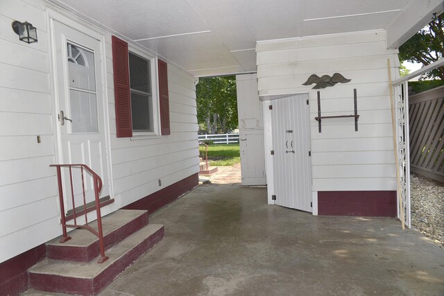 610 E Main St, Ottawa, IL 61350 - view of patio / terrace with entry steps
