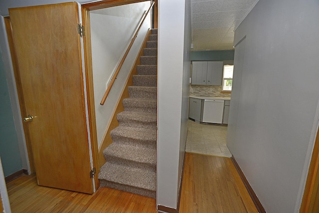 610 E Main St, Ottawa, IL 61350 - stairway with wood finished floors
