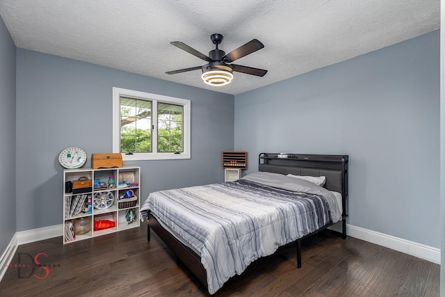 2531 E 1669th Rd, Ottawa, IL 61350 - bedroom with wood finished floors, baseboards, a ceiling fan, and a textured ceiling