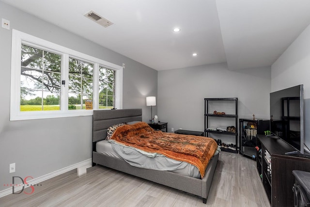 2531 E 1669th Rd, Ottawa, IL 61350 - bedroom with light wood finished floors, baseboards, and recessed lighting