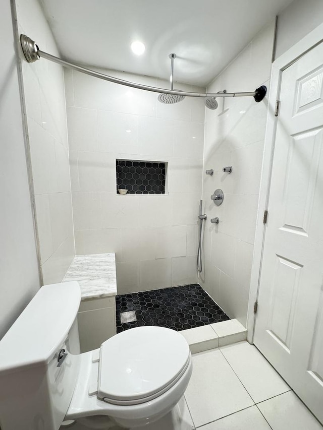 1021 Boxwood Ct Unit C1, Wheeling, IL 60090 - bathroom featuring toilet, tiled shower, and tile patterned flooring