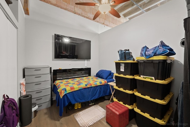 2545 S Dearborn St Unit 405, Chicago, IL 60616 - bedroom with wood finished floors, a ceiling fan, and a closet