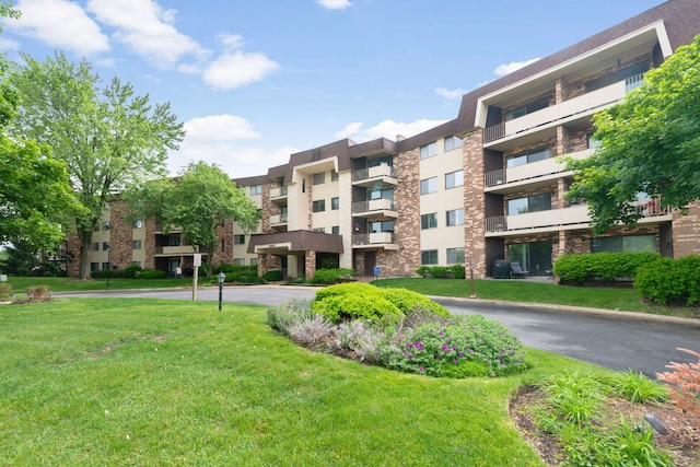 3350 N Carriageway Dr Unit 208, Arlington Heights, IL 60004 - view of apartment building / complex