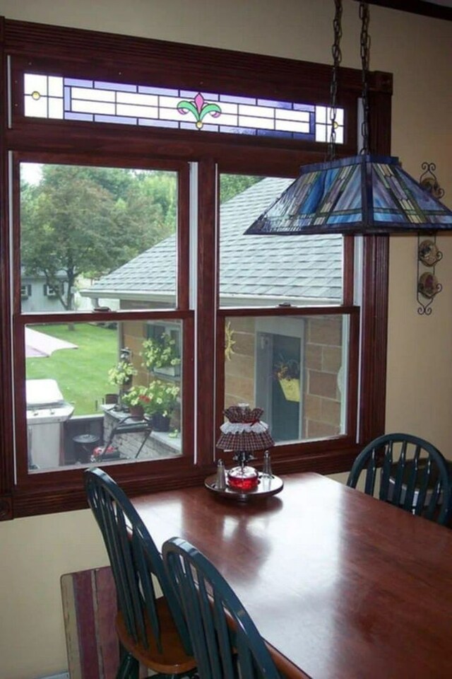236 S Randolph St, Princeton, IL 61356 - detailed view of crown molding