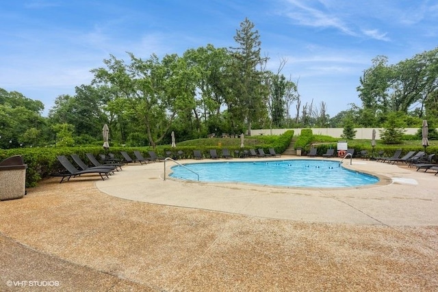 6700 S Brainard Ave Unit 104, Countryside, IL 60525 - community pool with a patio