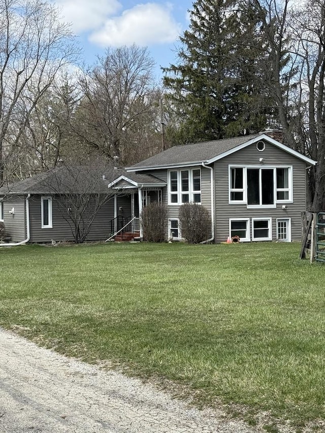 188 Old Sutton Rd, Barrington, IL 60010 - split level home featuring a front yard
