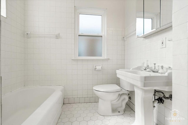 1176 S Maple Ave, Oak Park, IL 60304 - full bath with tile walls, healthy amount of natural light, toilet, and tile patterned floors