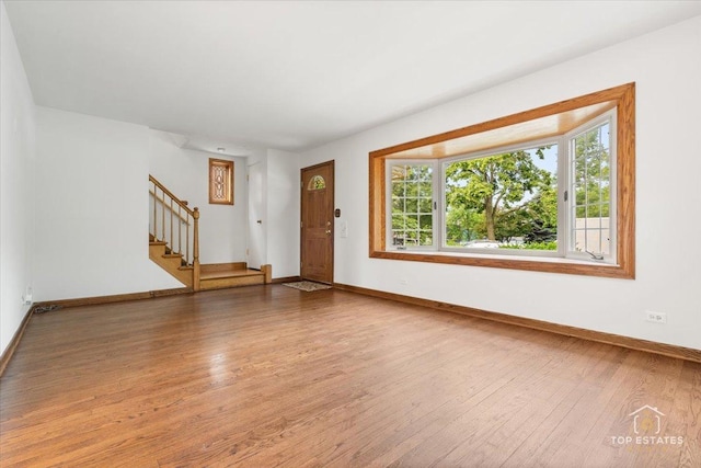 1176 S Maple Ave, Oak Park, IL 60304 - entryway featuring wood finished floors, stairs, and baseboards