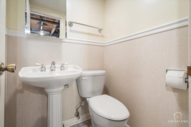 1176 S Maple Ave, Oak Park, IL 60304 - half bath featuring toilet and wainscoting
