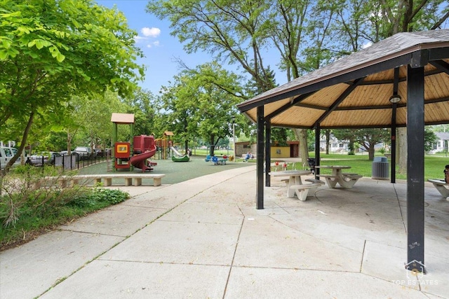 1176 S Maple Ave, Oak Park, IL 60304 - view of home's community with a gazebo