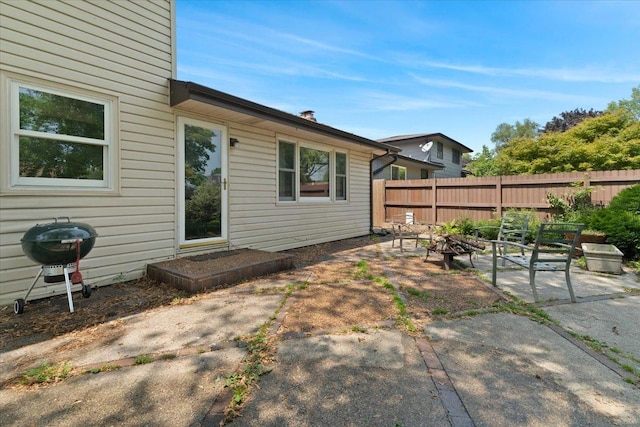 391 Northgate Rd, Lindenhurst, IL 60046 - view of yard featuring an outdoor fire pit and a patio area