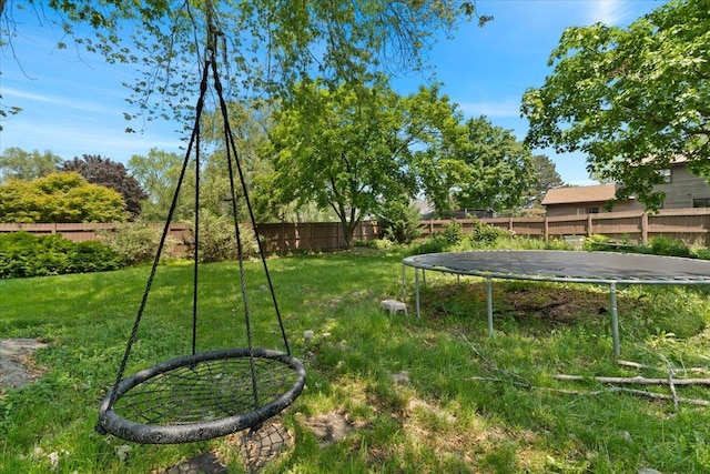 391 Northgate Rd, Lindenhurst, IL 60046 - view of yard featuring a trampoline