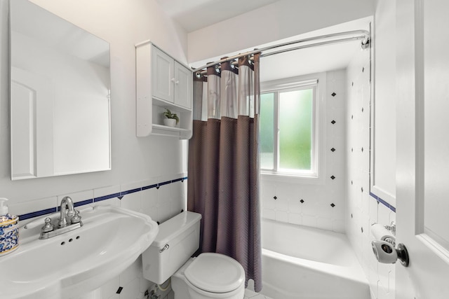 389 Pearson Cir, Naperville, IL 60563 - bathroom featuring shower / bath combo with shower curtain and tile walls