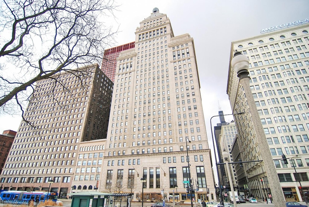 310 S Michigan Ave Unit 2001, Chicago, IL 60604 - view of building exterior