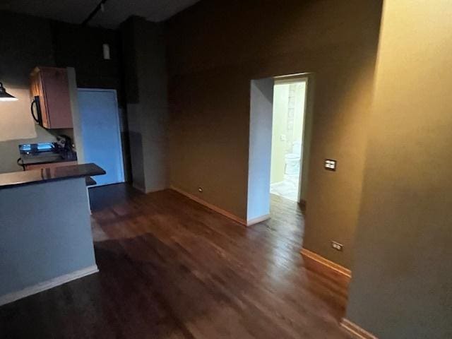 600 S Dearborn St Unit 308, Chicago, IL 60605 - kitchen with dark wood-style flooring, baseboards, and black microwave