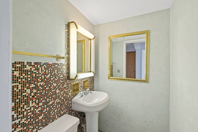 1050 W Columbia Ave Unit 3H, Chicago, IL 60626 - half bath with toilet and tile walls