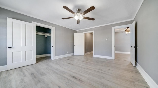 639 W Elk St, Freeport, IL 61032 - unfurnished bedroom featuring light wood-style floors, a closet, baseboards, crown molding, and ceiling fan