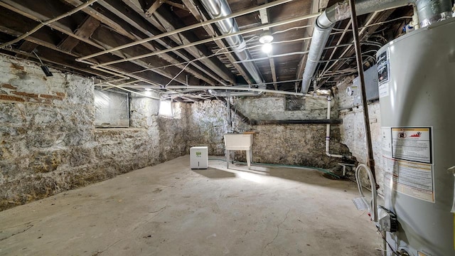 639 W Elk St, Freeport, IL 61032 - below grade area featuring water heater