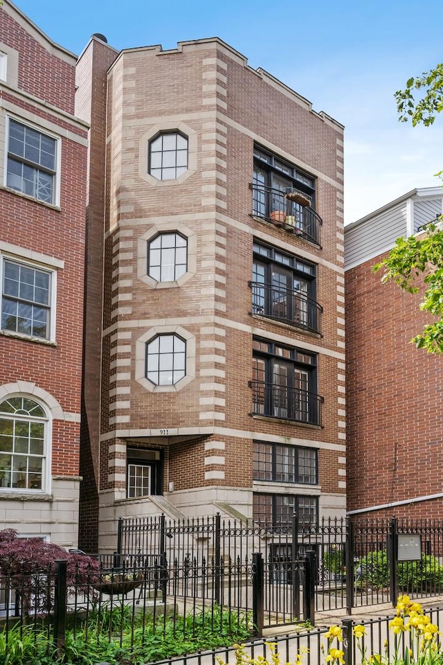 911 W Roscoe St Unit 3, Chicago, IL 60657 - view of property