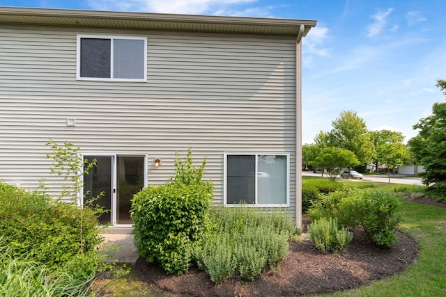 390 Jamestown Ct, Aurora, IL 60502 - view of rear view of house
