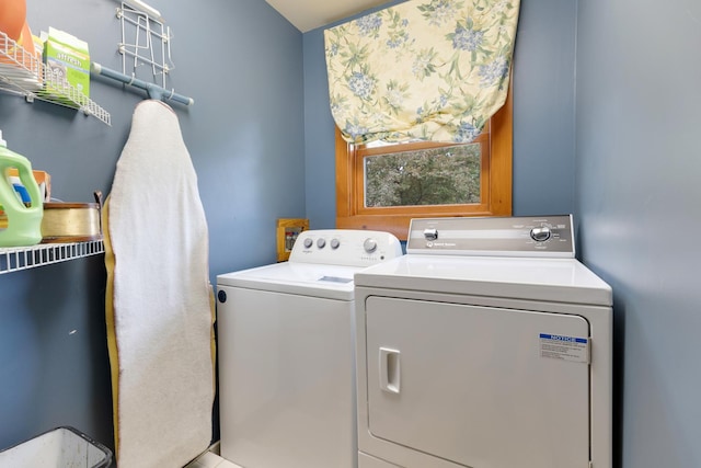 10415 Ridge Ln, Huntley, IL 60142 - laundry room featuring washer and clothes dryer