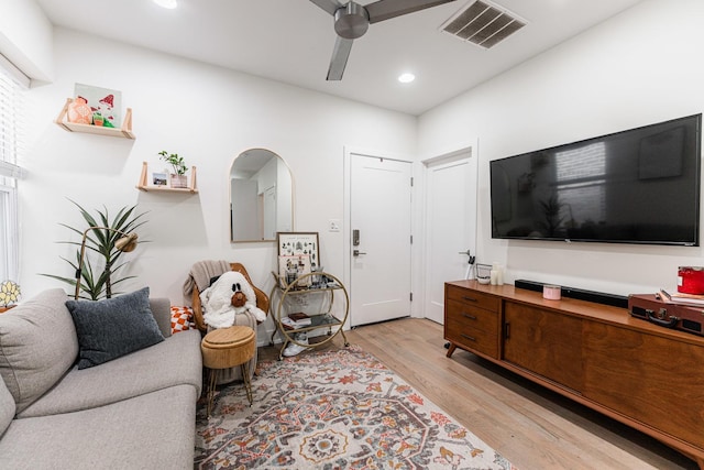 1407 N Bosworth Ave, Chicago, IL 60642 - living area featuring light wood-style floors, ceiling fan, and recessed lighting
