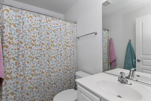 131 Bristol Ln Unit 2, Wood Dale, IL 60191 - full bath featuring vanity, toilet, and curtained shower