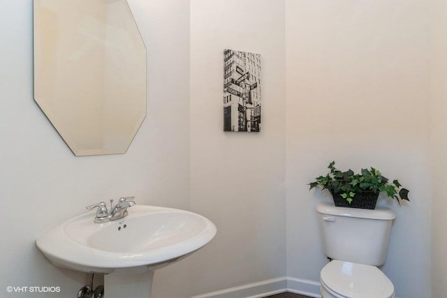 1425 N Charles Ave, Naperville, IL 60563 - bathroom with toilet and a sink