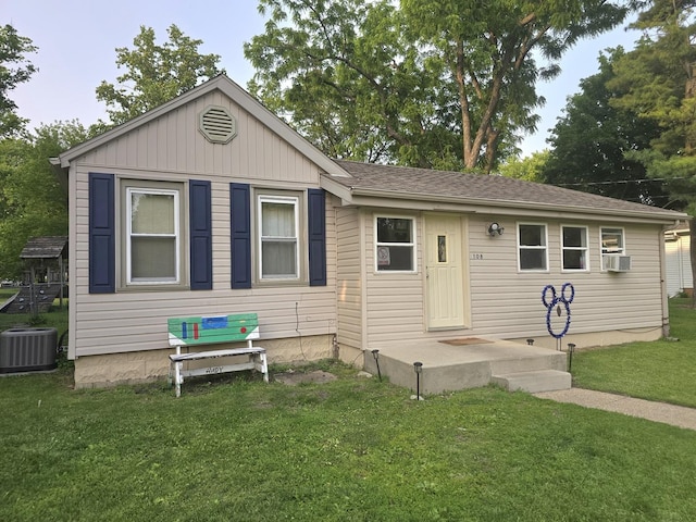 108 E Washington St, Ashkum, IL 60911 - bungalow with central AC unit, a front lawn, and cooling unit