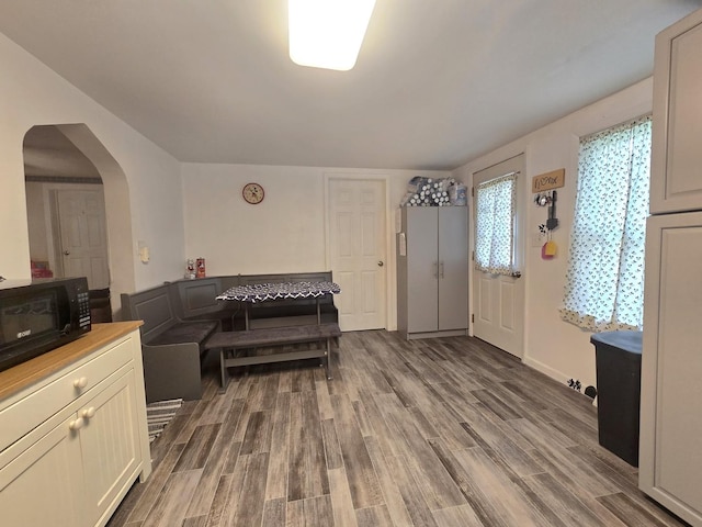 108 E Washington St, Ashkum, IL 60911 - entryway featuring arched walkways and wood finished floors