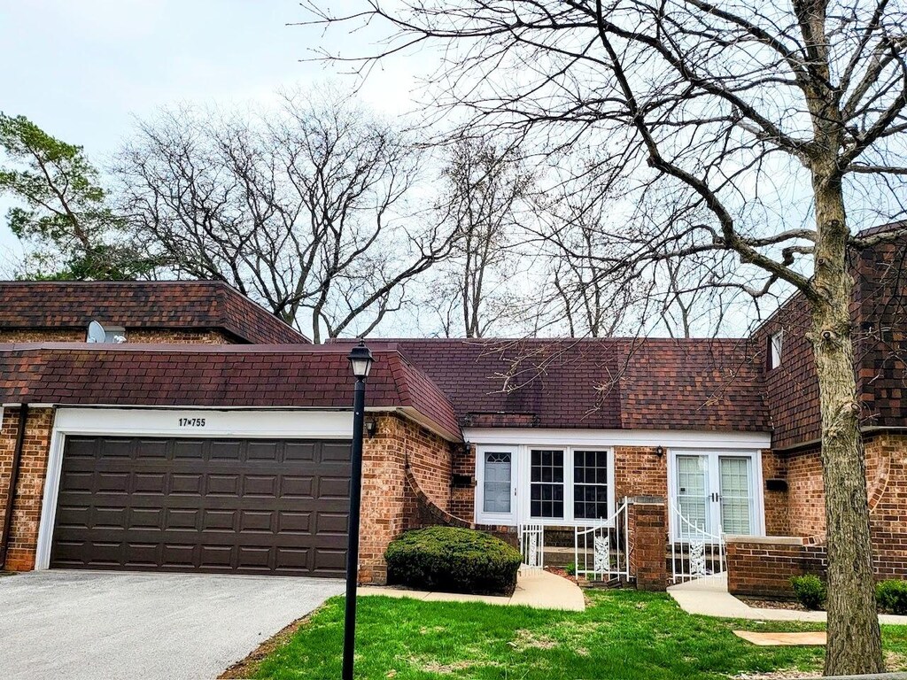 17W755 Lowell Ln, Villa Park, IL 60181 - photo 1