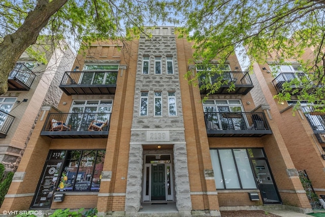 2139 W Roscoe St Unit 3E, Chicago, IL 60618 - photo 1