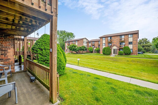 417 Berkshire Dr Unit 16, Crystal Lake, IL 60014 - view of patio / terrace