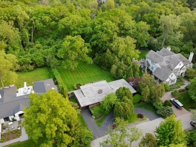811 Redwood Ln, Glenview, IL 60025 - bird's eye view of a heavily wooded area