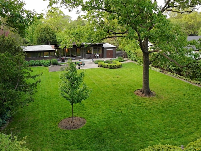 811 Redwood Ln, Glenview, IL 60025 - view of grassy yard
