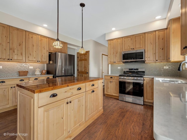 1665 Whispering Oaks Ct, West Chicago, IL 60185 - kitchen with appliances with stainless steel finishes, light brown cabinetry, decorative backsplash, and recessed lighting